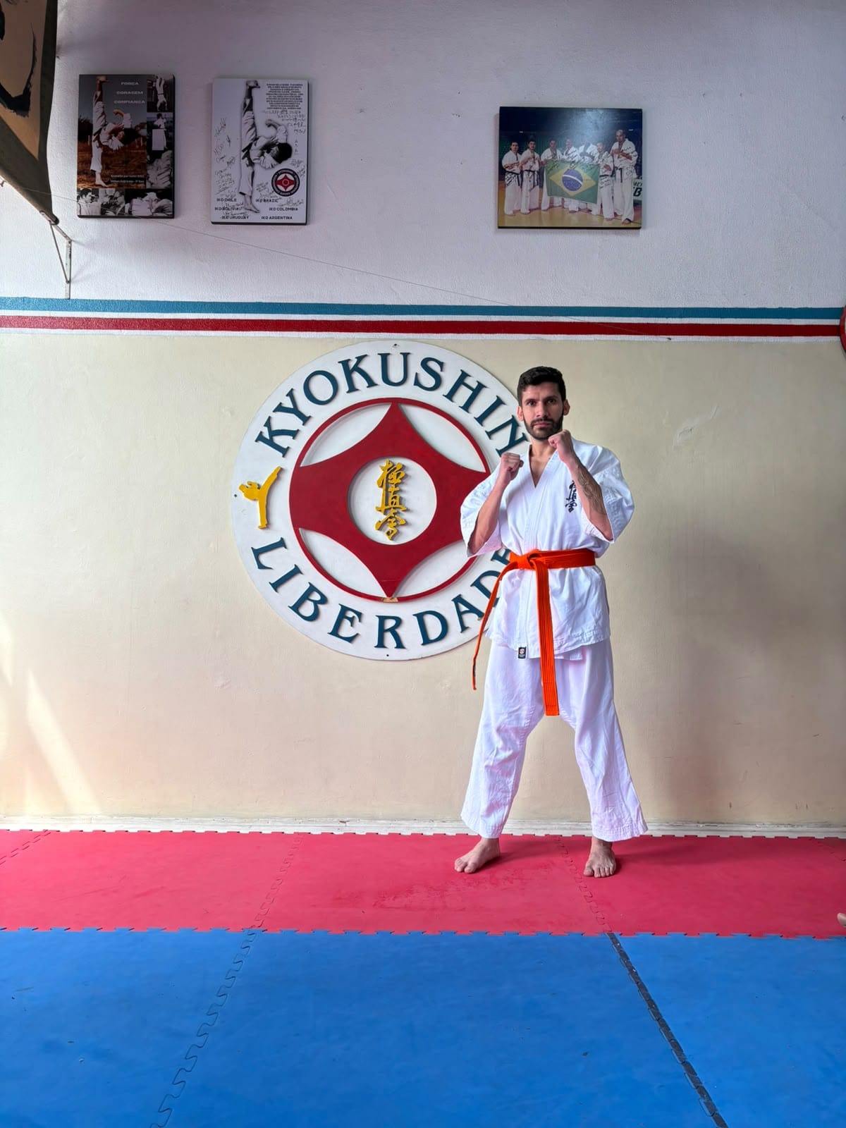 João Nader praticando karatê